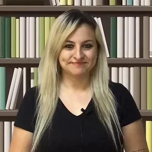 Emel Canpolat — Öğrenci Koçu, Türkçe Öğretmeni