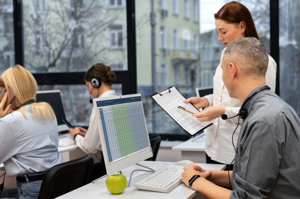 colleagues working together call center office Bilgisayar İşletmenliği Sertifikası Nasıl Alınır?