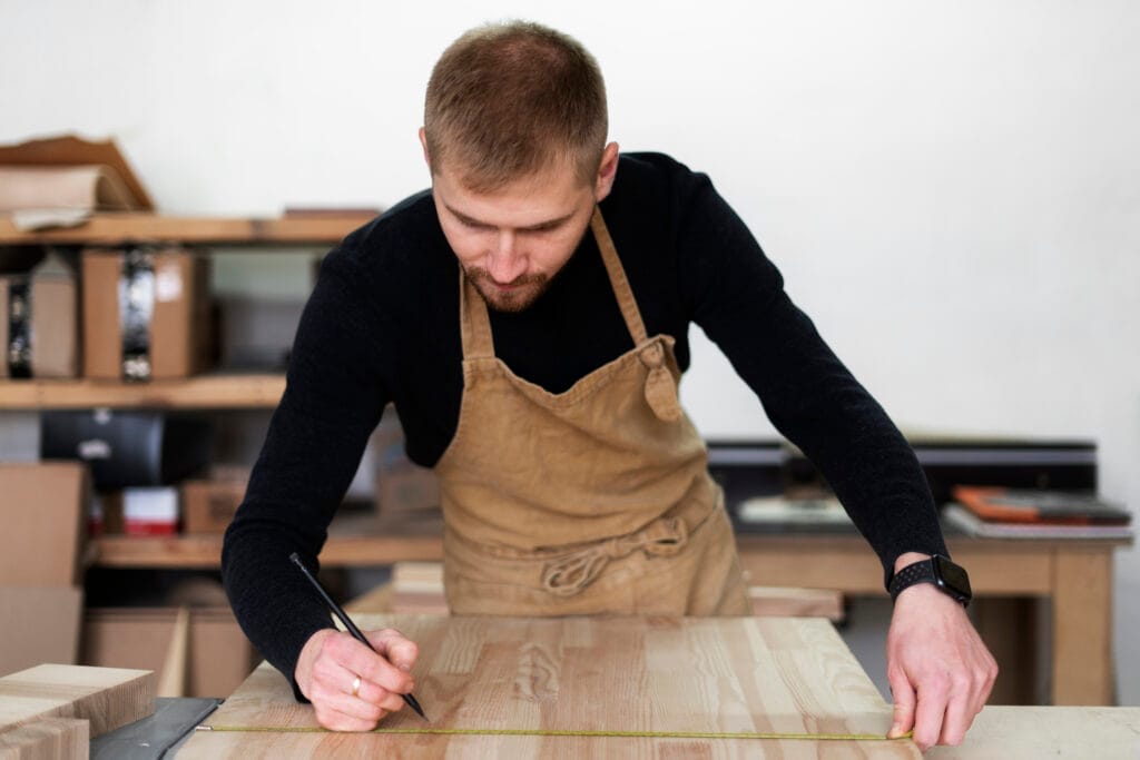 man working wood engraving workshop Mobilya Ustalık Belgesi