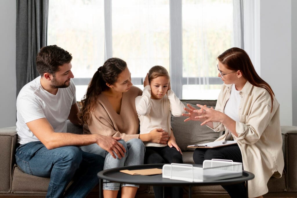 family resolving issues therapy medium shot Aile Danışmanlığı Sertifikası Nasıl Alınır