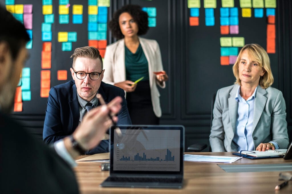 business people meeting halkla ilişkiler uzaktan eğitim sertifika programı