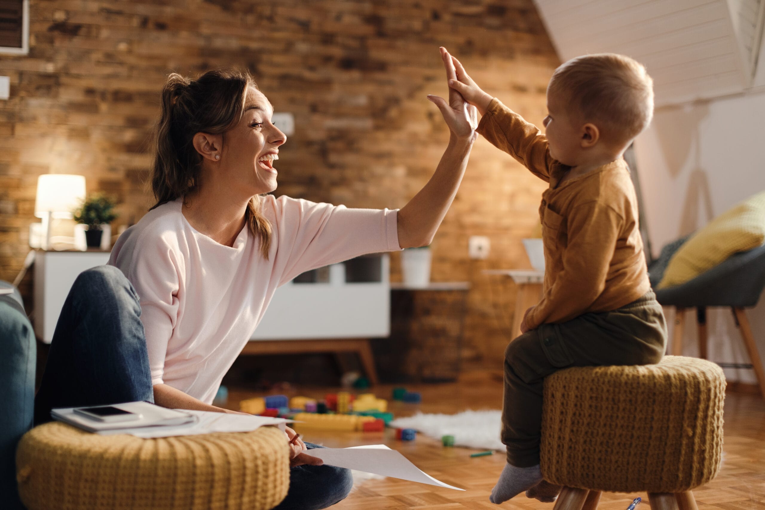 cheerful mother giving highfive her small son home scaled Çocuk Gelişimi Sertifikası Nasıl Alınır