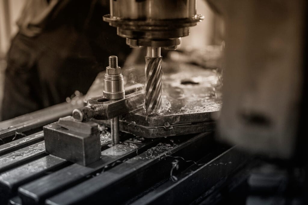 industrial machine drilling metal 1 cnc programlama ve operatörlüğü