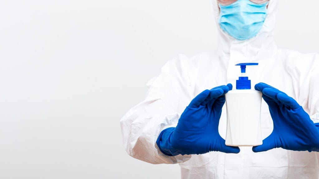 man hazmat suit with soap bottle Hijyen ve Sanitasyon Belgesi Nasıl Alınır