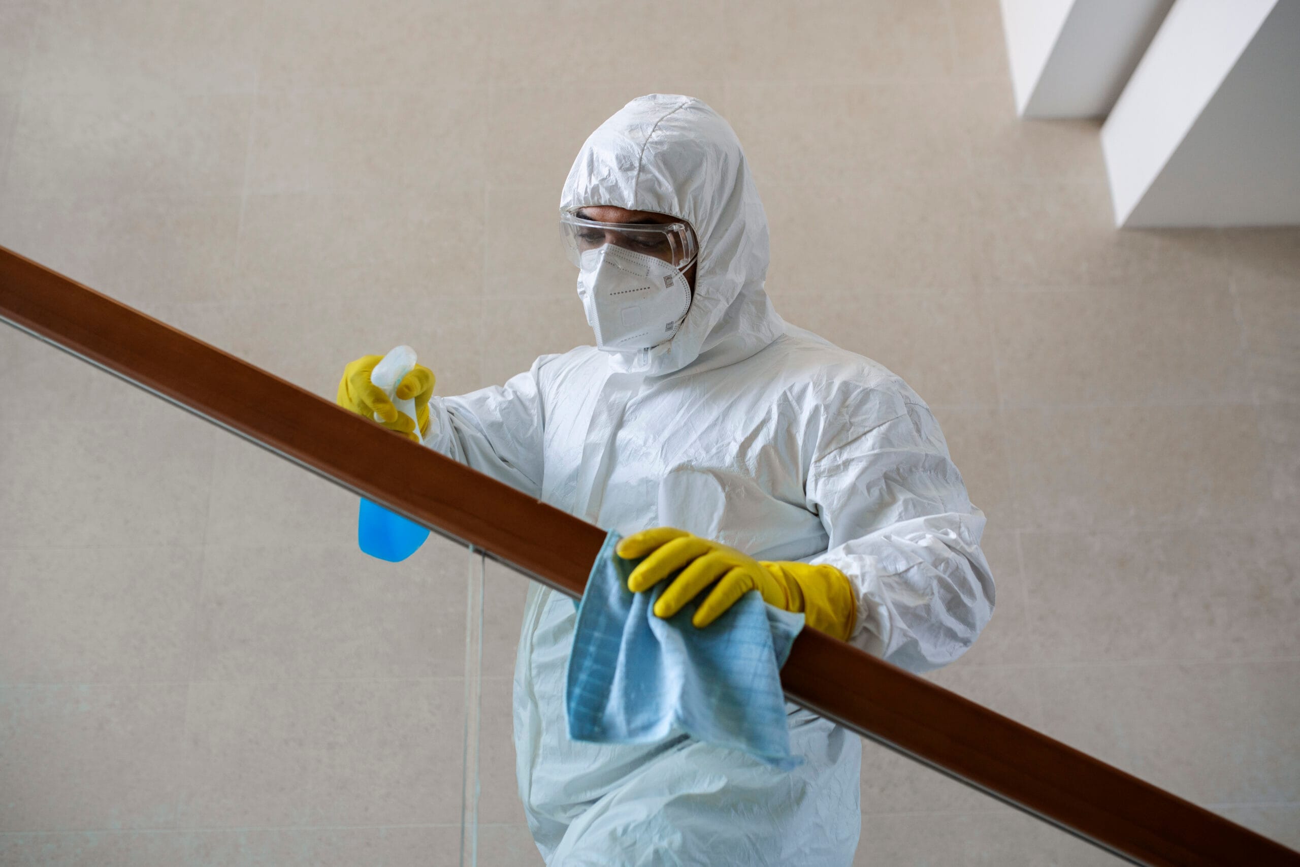 medium shot man wearing hazmat suit scaled Hijyen ve Sanitasyon Belgesi Nasıl Alınır