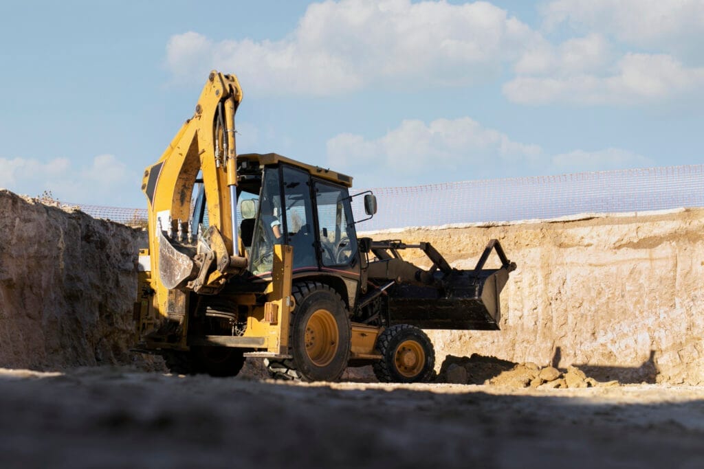 excavator digging ground day light İş Makinesi Operatör Belgesi Nereden Alınır?