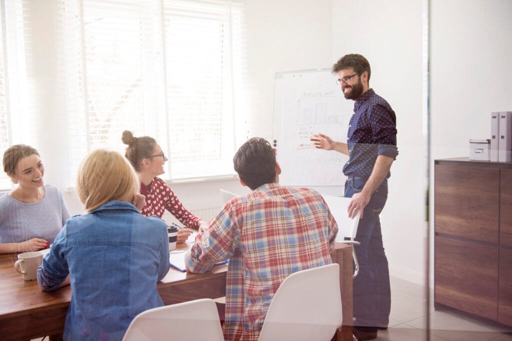 executive presenting strategy work Öğrenci Koçluğu Sertifikası Nereden Alınır