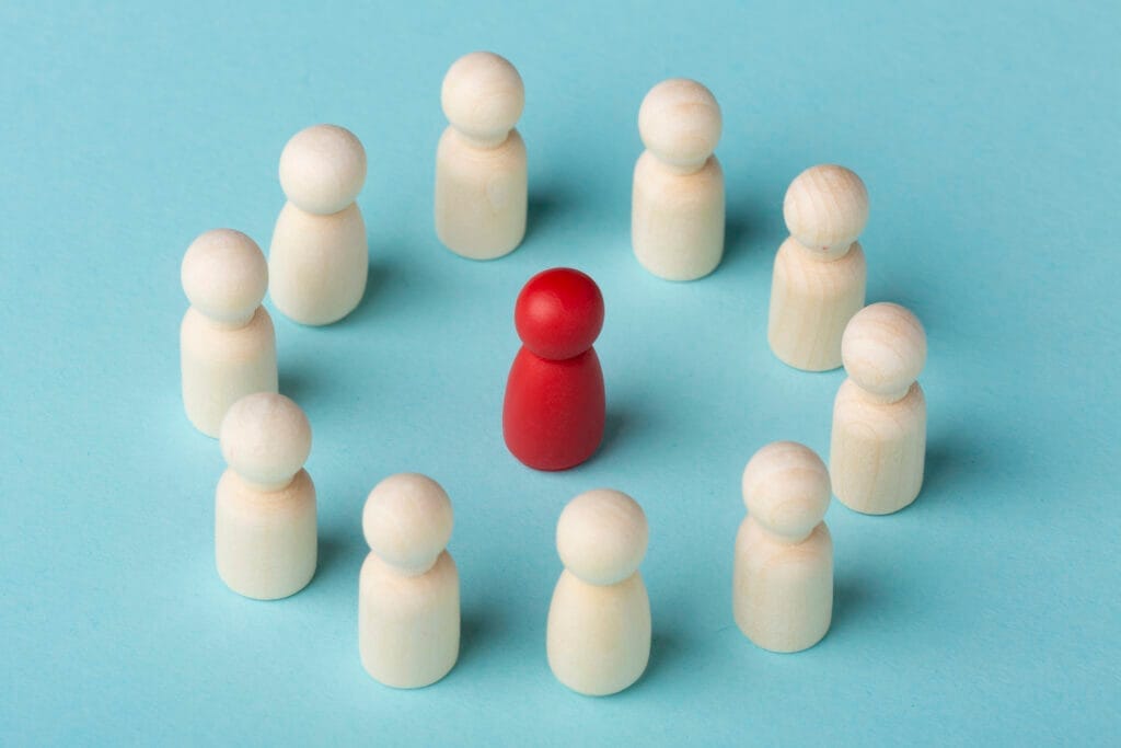 still life business roles with various pawns Liderlik eğitimi nedir?