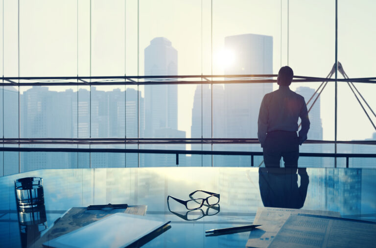 businessman big office 768x506 1 Oryantasyon Sertifikası Nereden Alınır