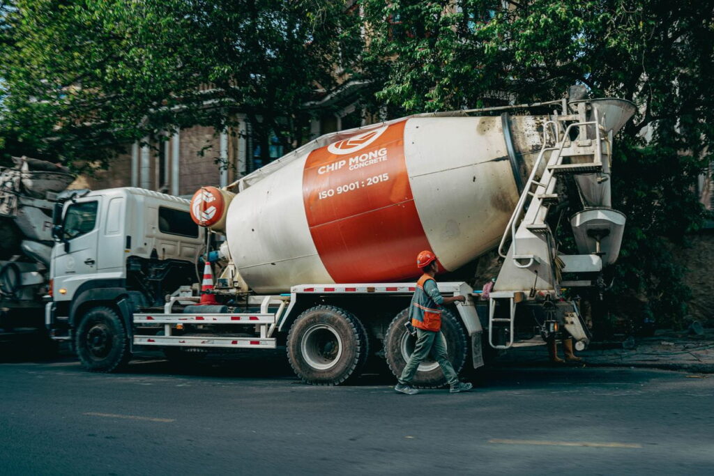 pexels chorn travit 2147527884 30156066 1 Beton Transmikser Operatörü Belgesi Nasıl Alınır