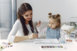 Çocuk Bakıcı Sertifikası Nasıl Alınır?